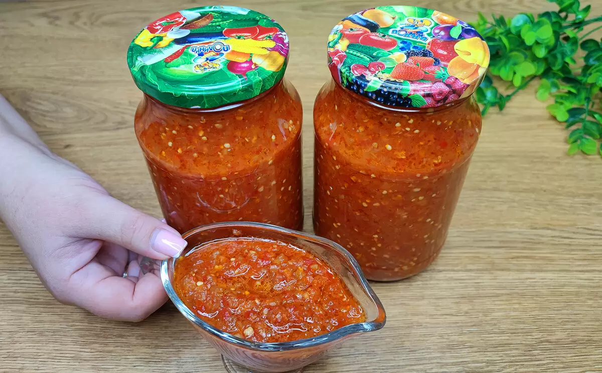Заготовка на зиму: ароматная аджика из баклажанов