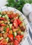 Вкусный салат с помидорами и огурцами, который удивит вас