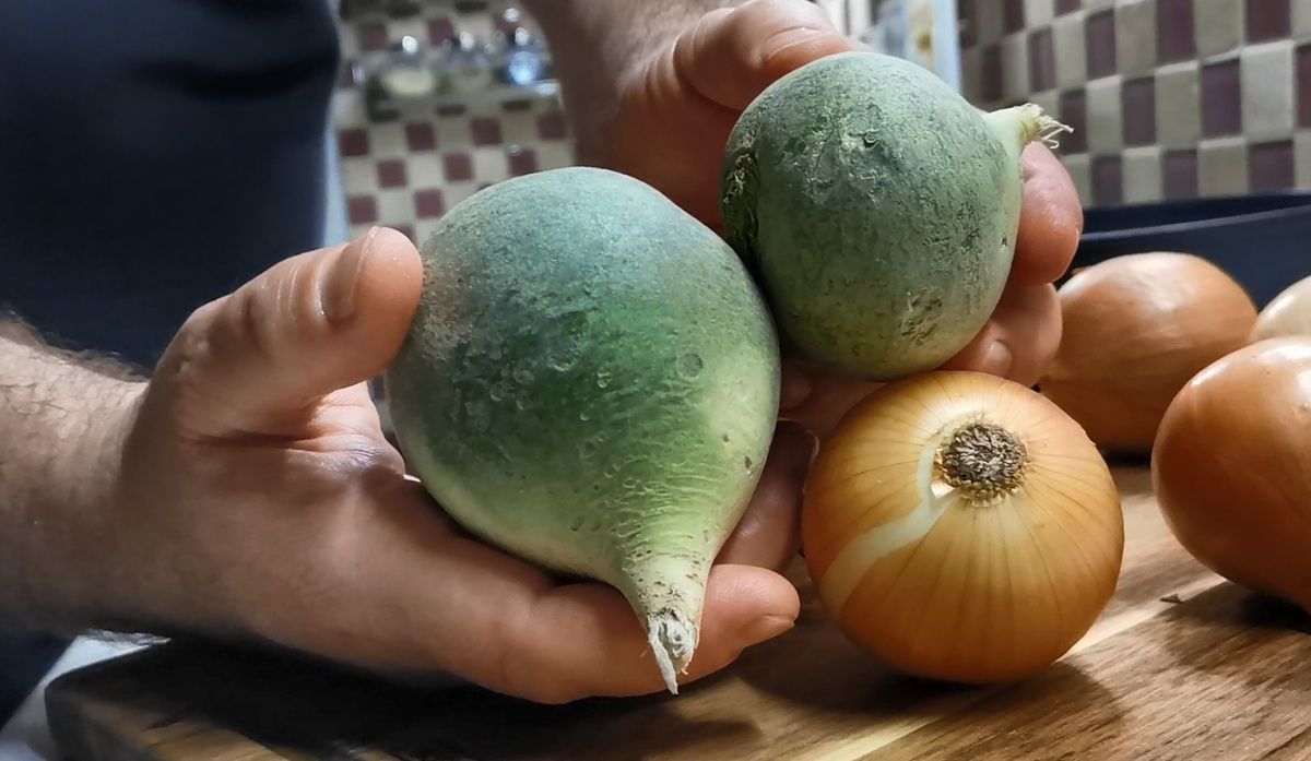 Невероятный салат с редькой, от которого не останется ни крошки