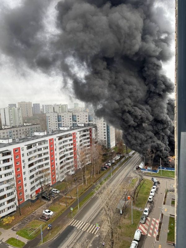 Пожар в Лосиноостровском районе: строительные материалы вспыхнули во время работ