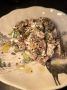 Вкусный теплый салат с индейкой и грибами для простого ужина