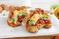 Круассаны с новым вкусом: скрэмбл, творожный сыр и венгерское лечо